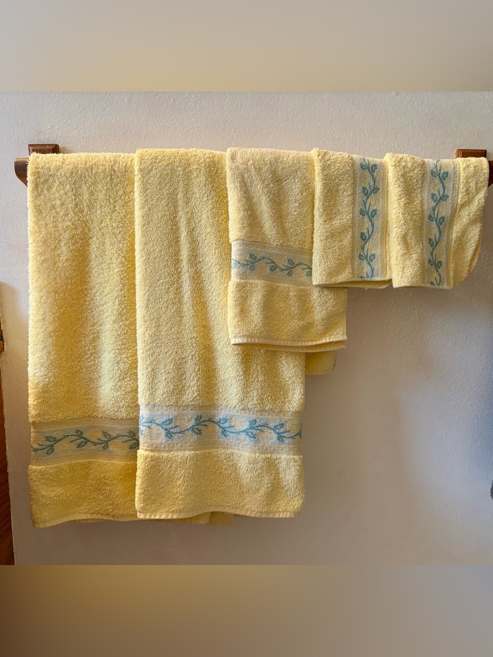 Vintage Fieldcrest Towel Set
Cotton Terry Cloth Yellow Blue
Green 1970 Floral